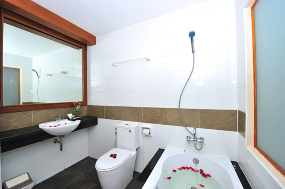 Chana Hotel Phuket Exterior foto